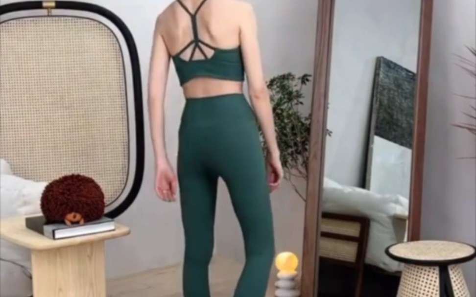 女神赏析之董洁瑜伽衣展现完美身材