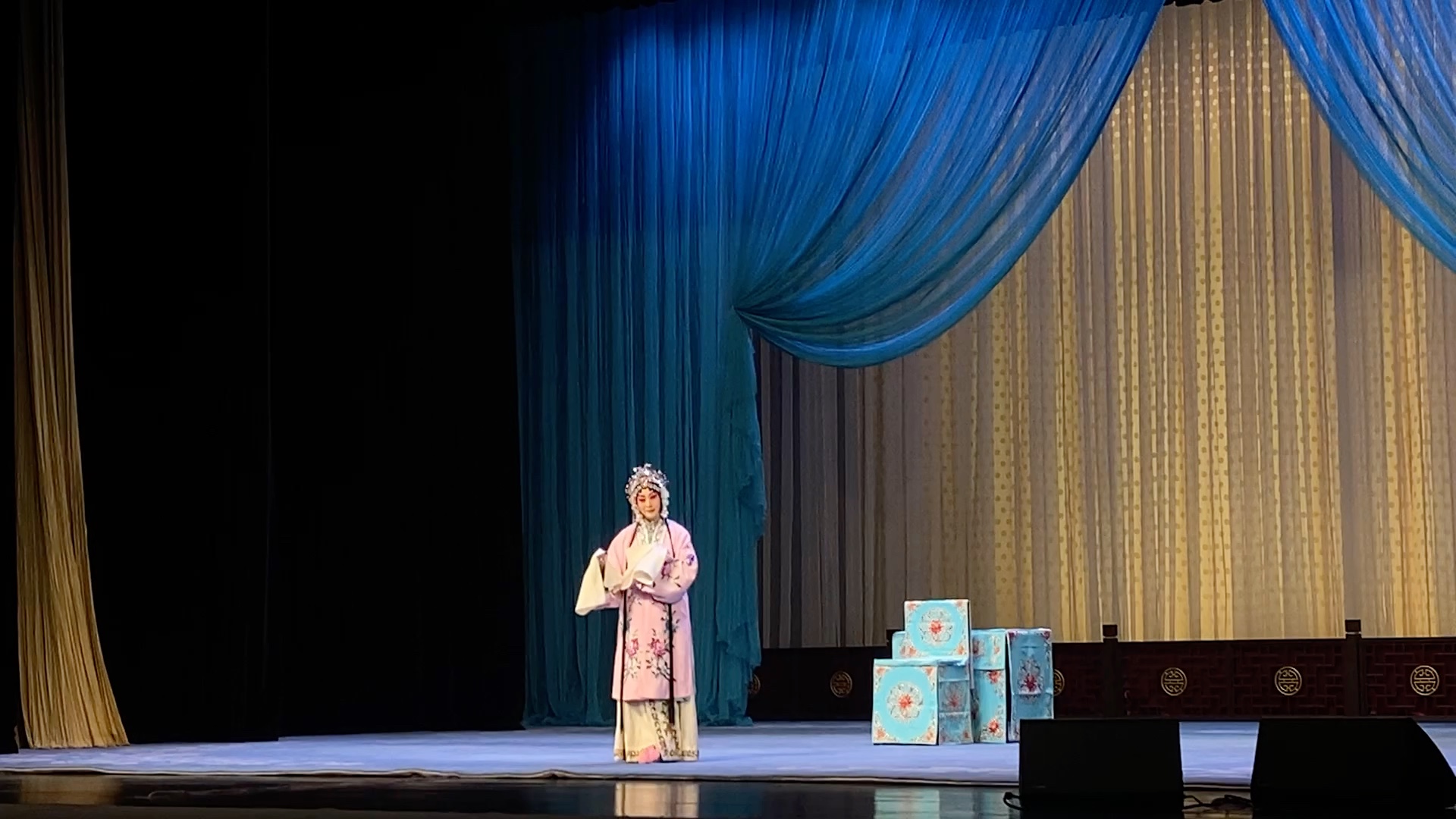 天津京剧院封箱戏《凤还巢》王艳主演,返场《穆桂英挂帅》