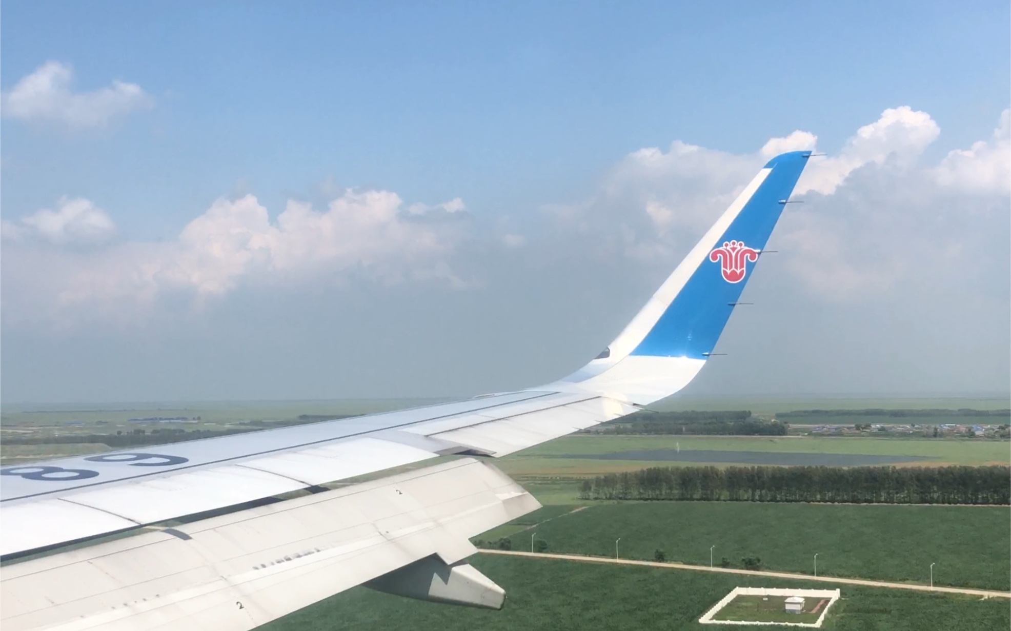 cz6124号大庆机场湍流与侧风中硬着陆