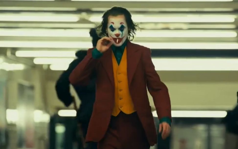 电影小丑最帅片段地铁站逆行吸烟动作燃炸小丑2019剪辑joker