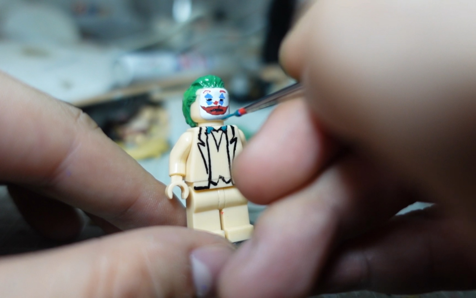 当我正在改造乐高顶着小丑的妆临时被朋友叫出门