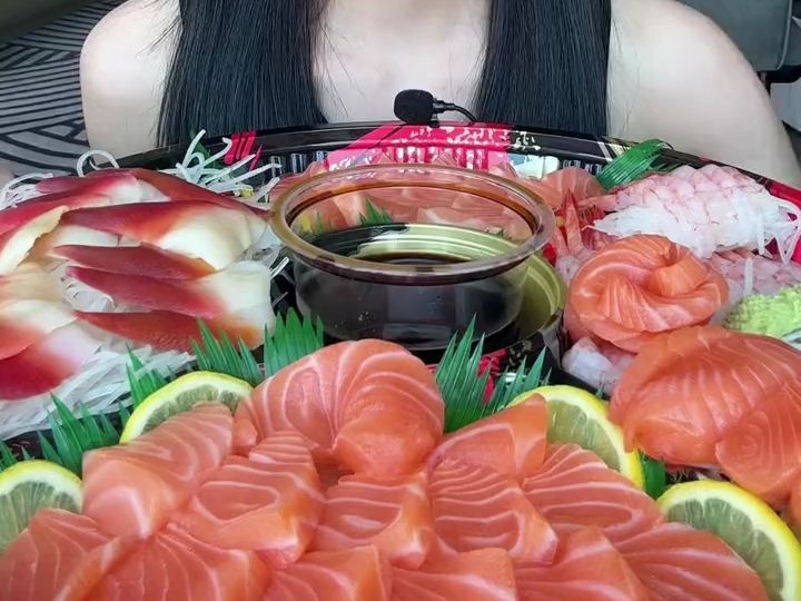 私信很多宝子说特别喜欢看我吃刺身,又安排上啦7815记得双击哦 .