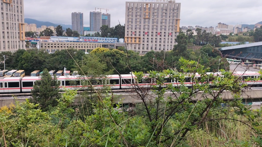 昆明大学城地铁站图片图片