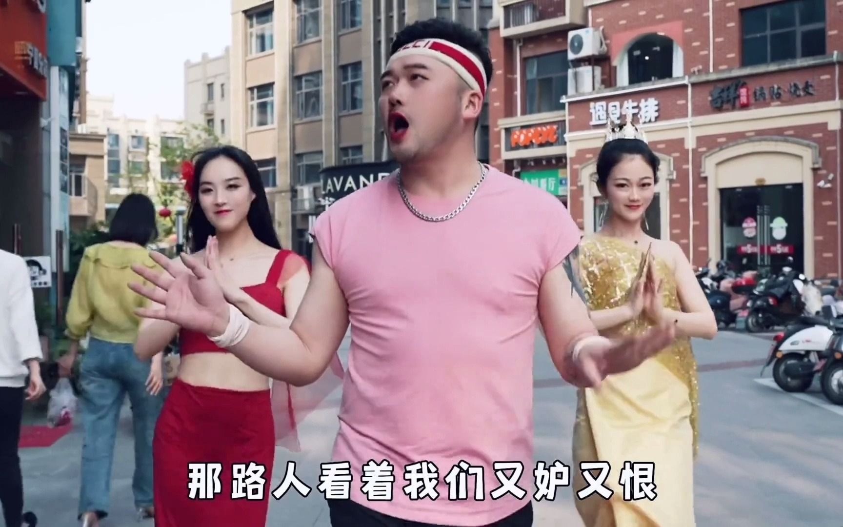 [图]摩托车VS九手普桑《tunak tunak tun》豪哥哥的散装歌曲86