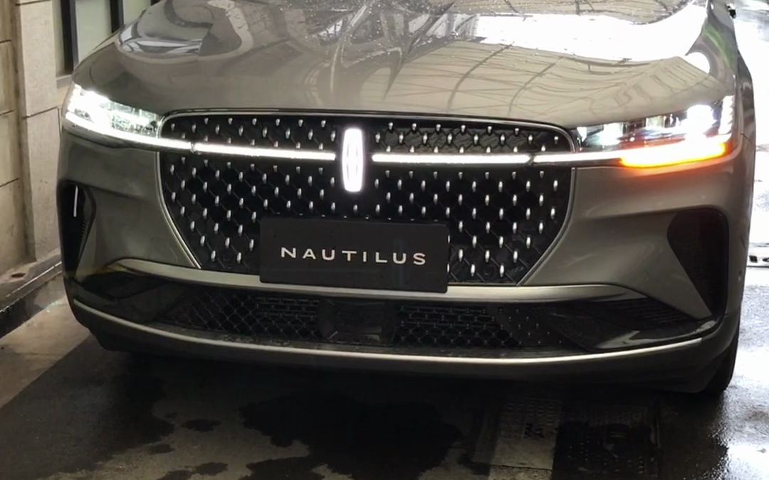 林肯航海家贯穿式前大灯,照亮你前进的路