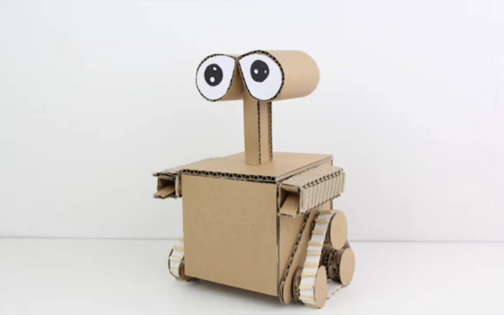 教你如何用硬纸板制作可爱的瓦力机器人
