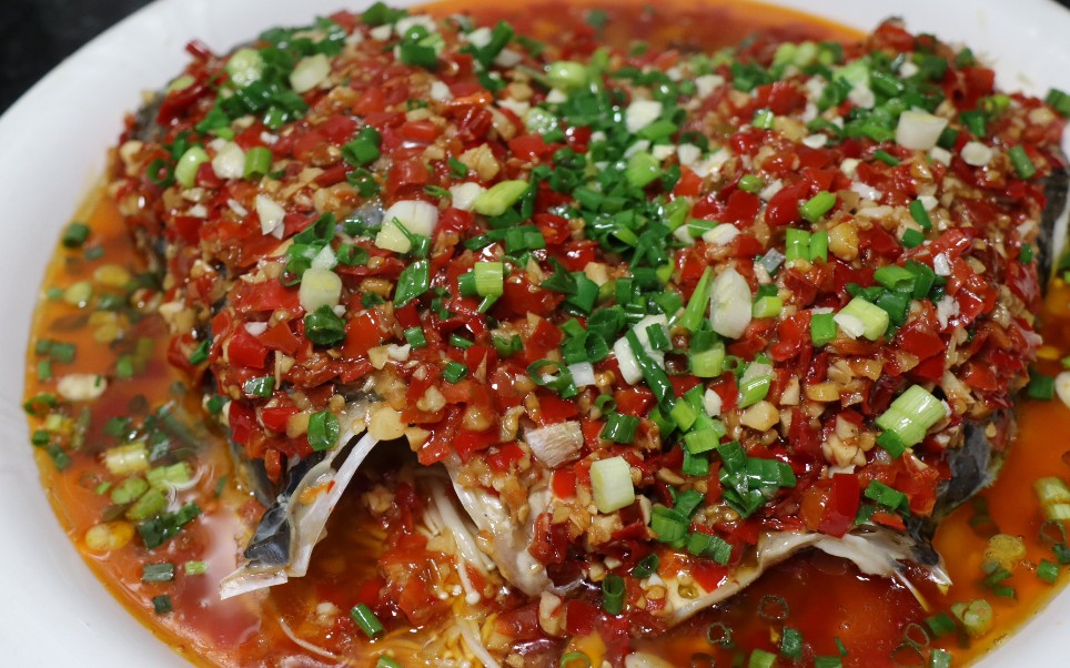 川菜师傅教你年夜饭第一道菜,剁椒鱼头的正宗做法,鱼头鲜香入味