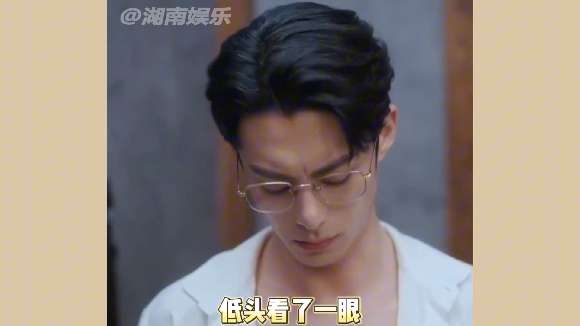 王鹤棣新剧漏腹肌!