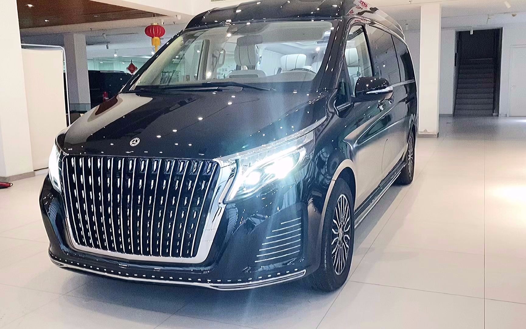 房车兄弟 新款奔驰v260l七座尊贵加长版 私人定制银河之星系列