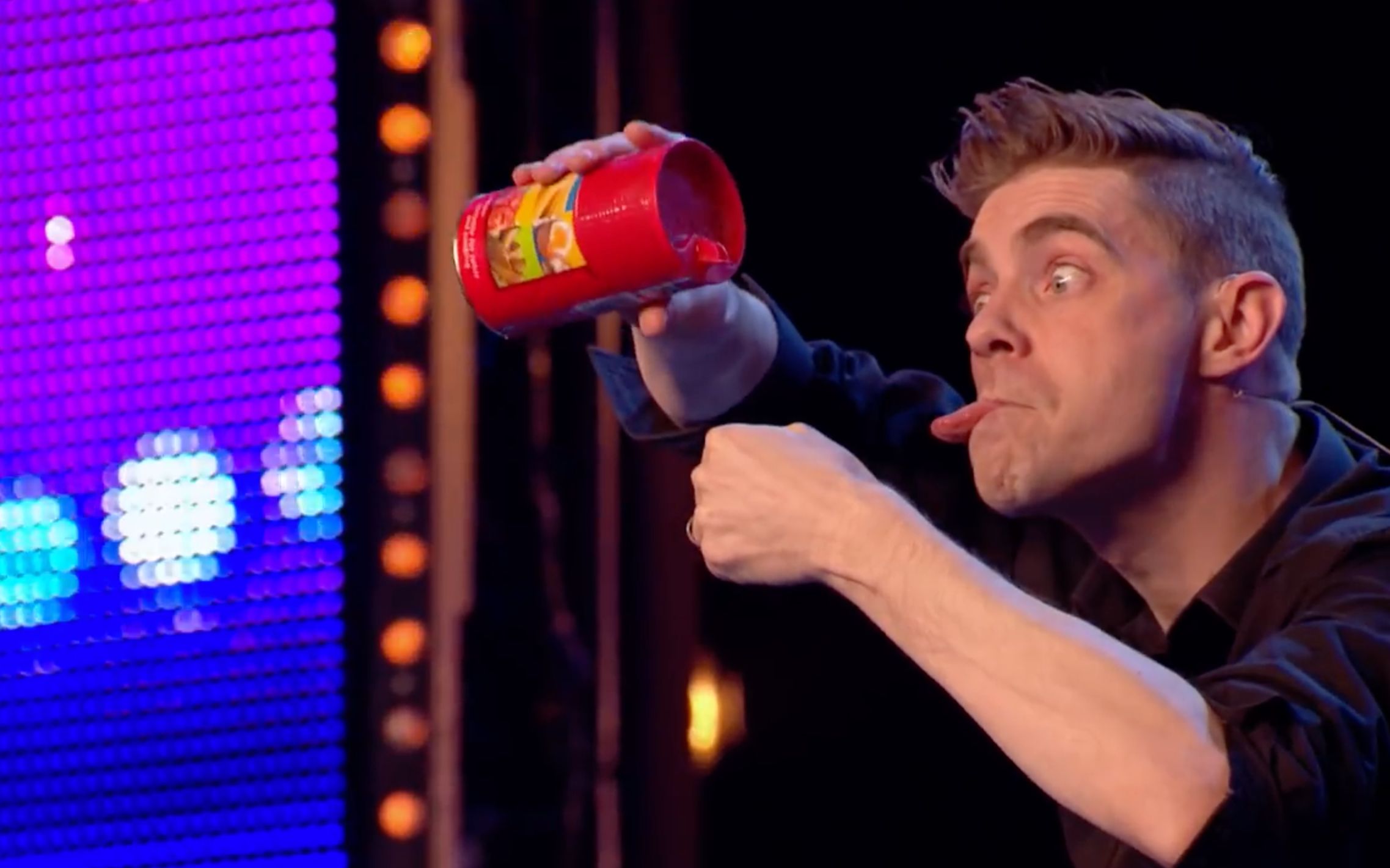 达人秀又是一个不好好变魔术专职搞笑的魔术师中字