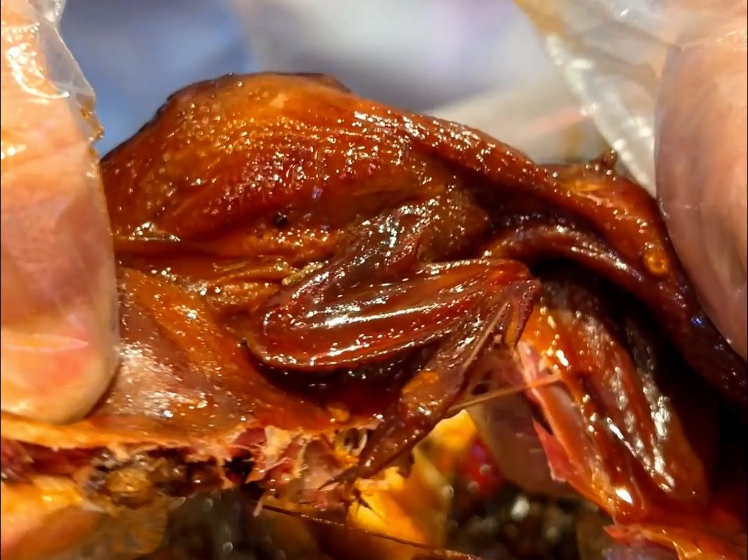 手撕鹌鹑,麻辣干香,连骨头都是酥的.