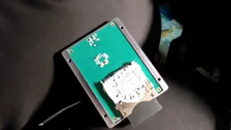 雷掣读卡器usb4.0设计不科学，把佳翼或潜鲨cfeb卡套转接存储卡插进去拔不出来 我xxxx，第一次遇到这种大聪明设计 不知道说什么好其他家读卡器雷克沙等ok