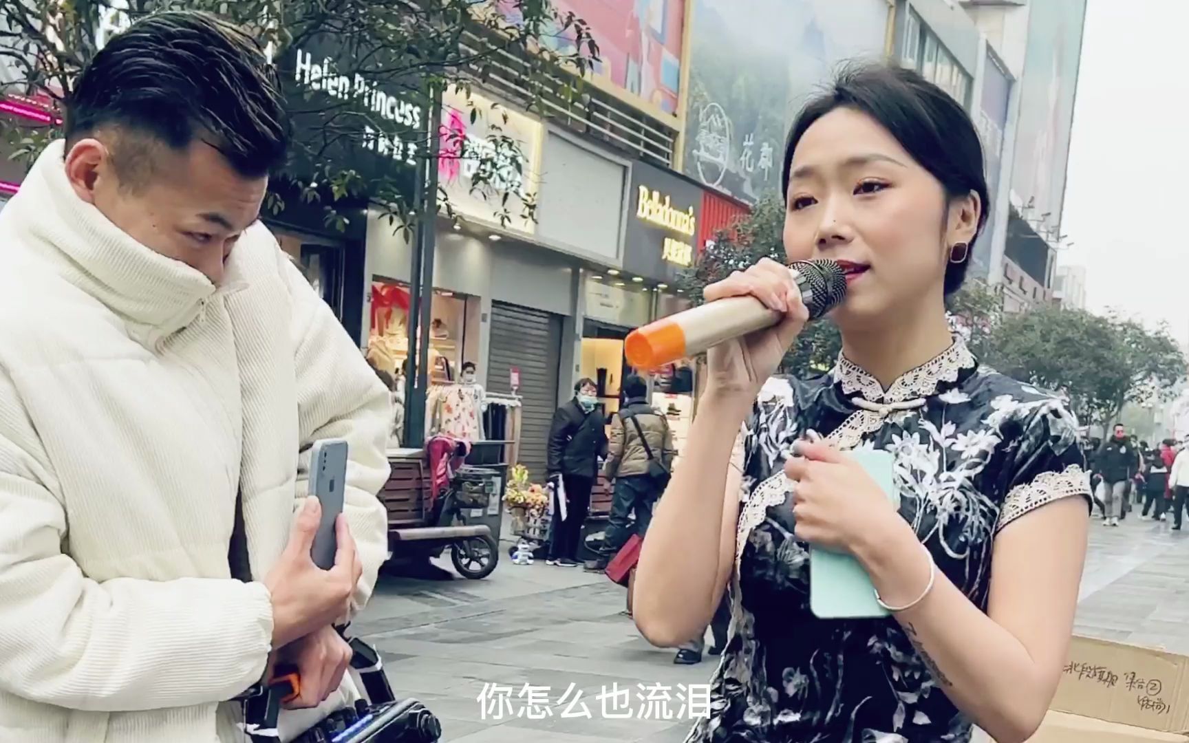 [图]小姐姐演唱一曲老歌《美酒加咖啡》，别样的时代情怀！