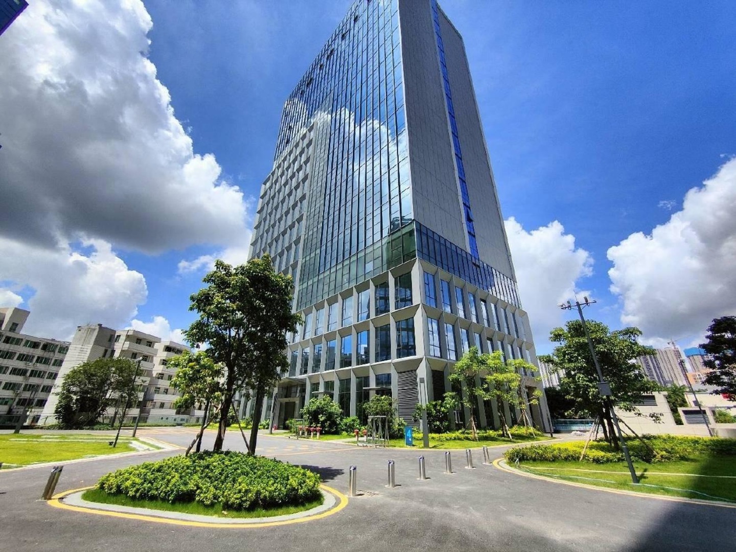 深圳布吉地铁口高薪产业园1400平研发办公场地开发商直租大小分租