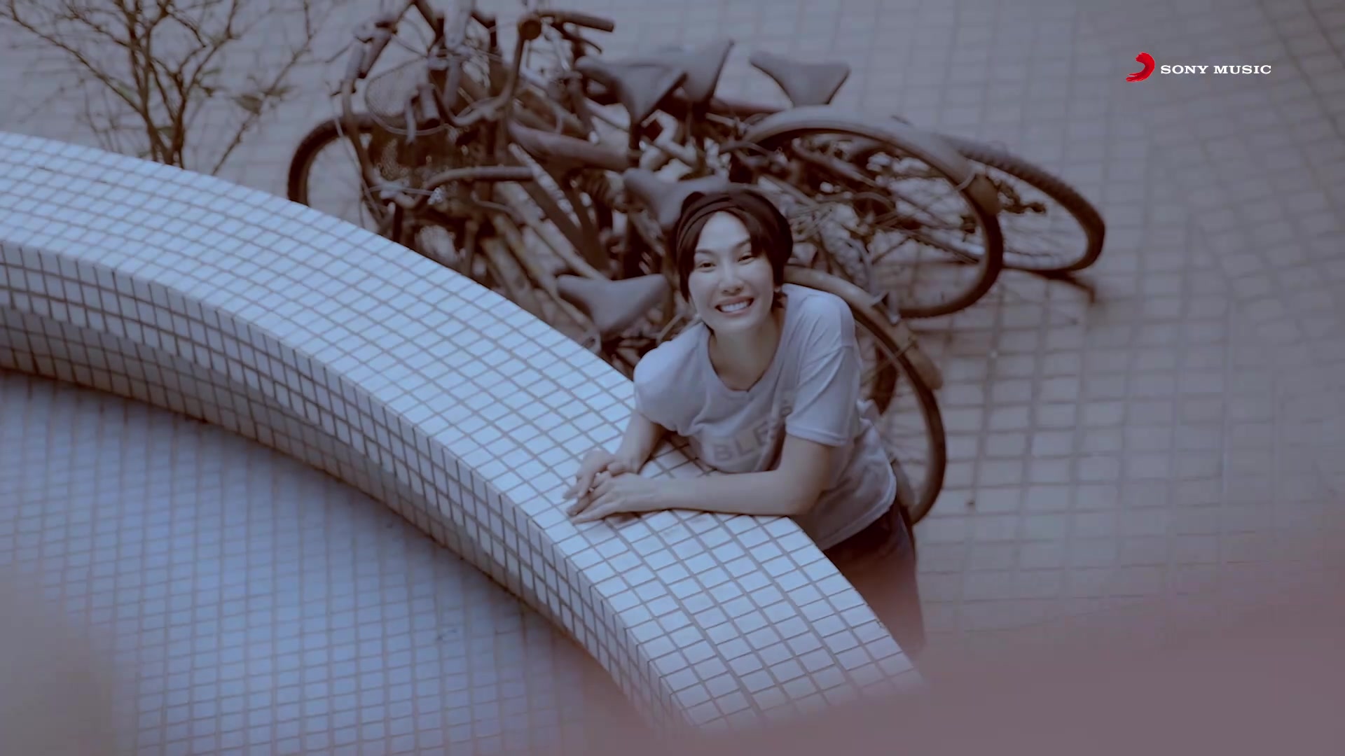 艾怡良-寂寞无害(简体版)_哔哩哔哩_bilibili