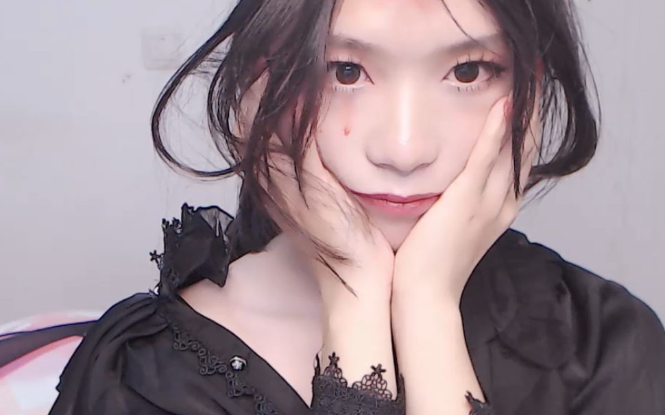 叶洛灵女装大佬敲可爱你娶吗