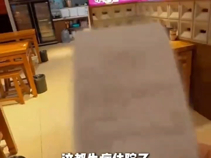 生病大学生点外卖，备注请求多加点米饭争取够吃一天。老板送红烧肉又送钱