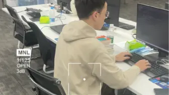 新来的大专实习生，一个月就转正加薪了，别人在休息的时候，他周末在学习提升自己，大专生也是可以很优秀的！