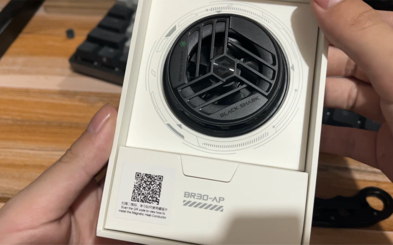 黑鲨磁吸散热器开箱