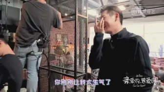 Tải video: 不能错过的初吻花絮！原来韩商言一开始并不知道会有kiss哈哈，导演太会玩啦--亲爱的热爱的