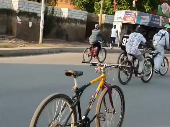 黑哥真是把车玩活了
