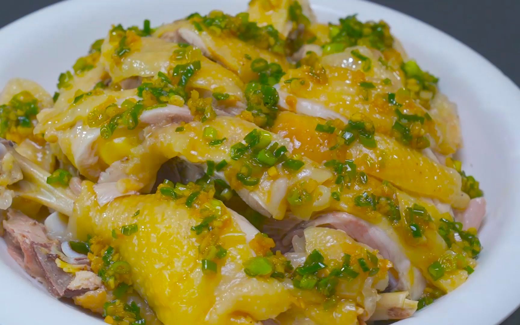 广东隔水蒸鸡的正确做法鸡肉嫩滑口感好比白切鸡还好吃