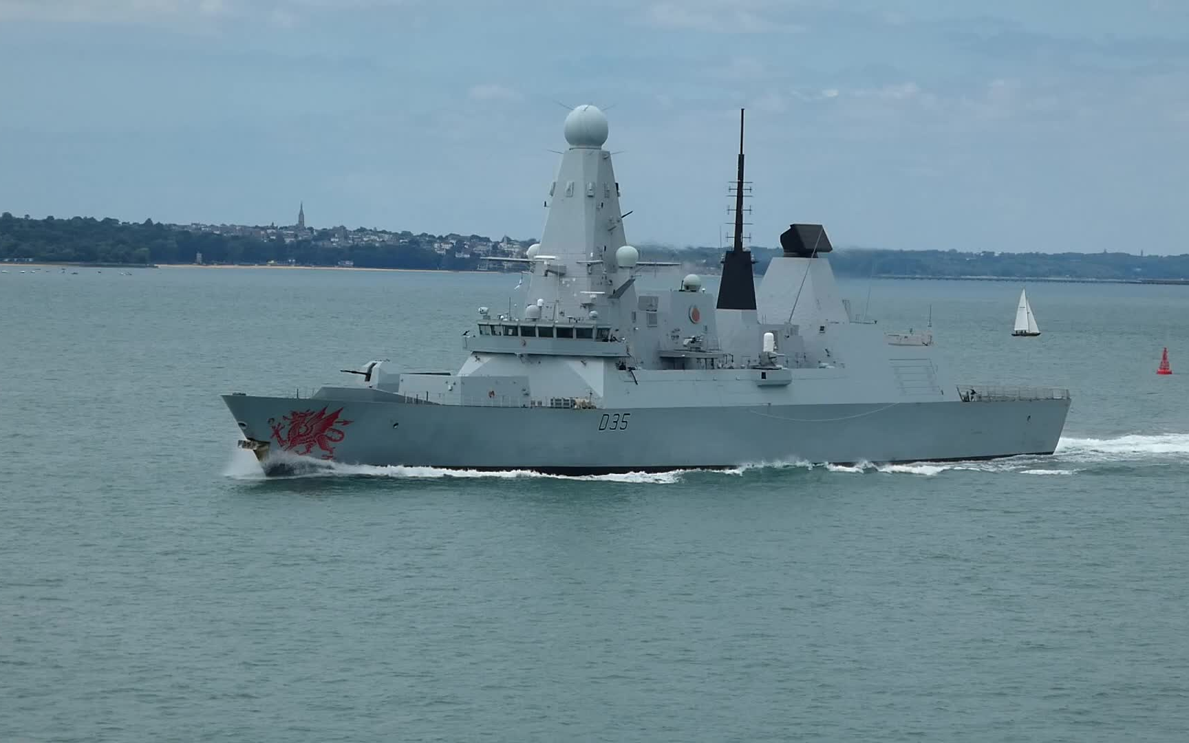 【英国皇家海军】45型驱逐舰"龙"号(d-35)行驶在索伦特海峡附近(2019