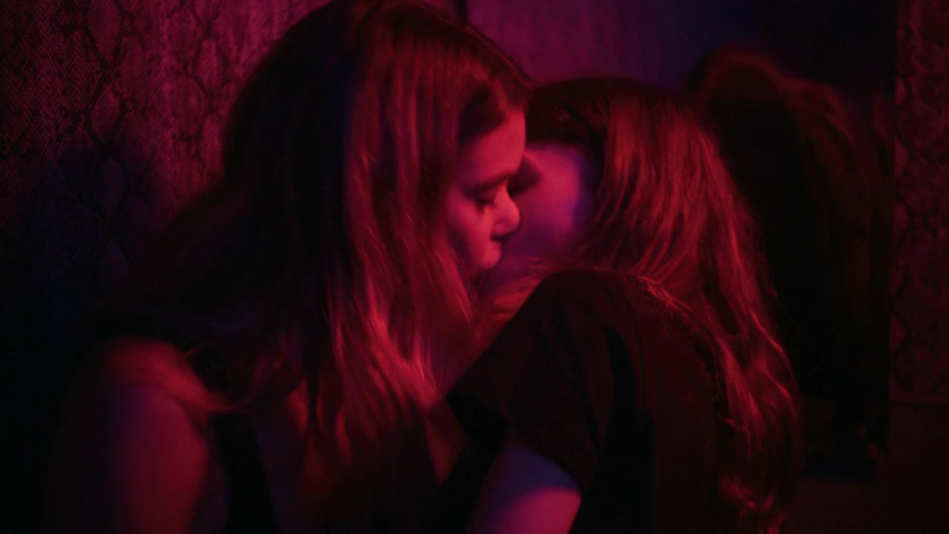 怪奇物语里的南希演姬片啦