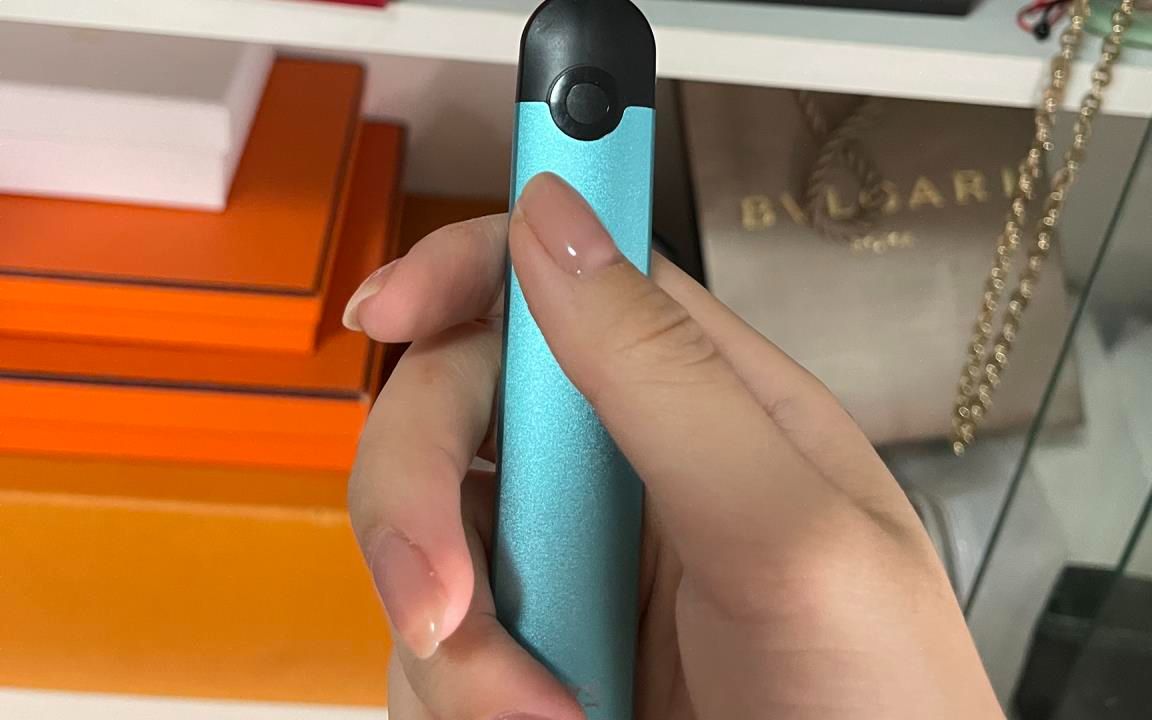 悦刻电子烟一抽就振动怎么回事