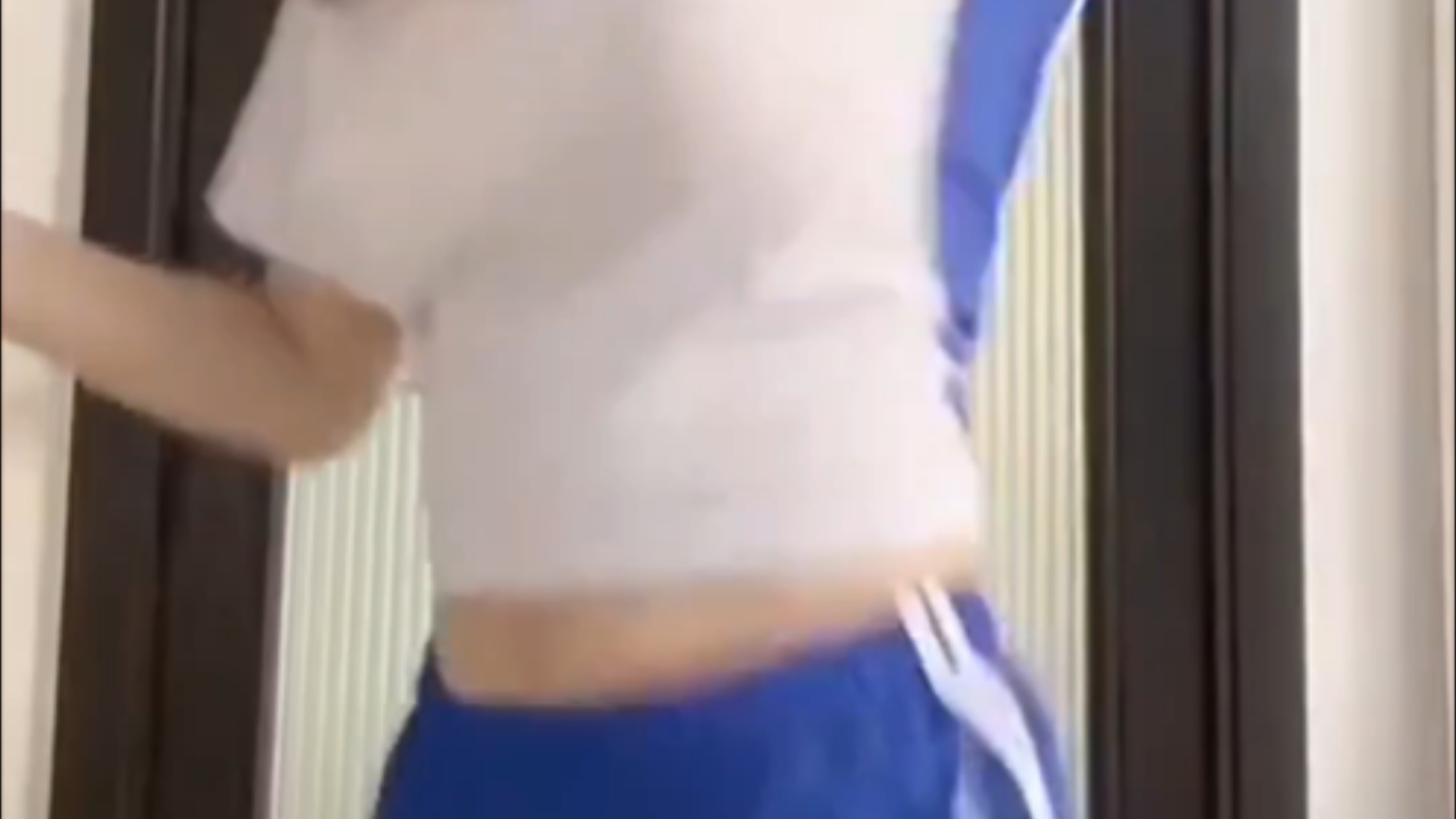 桃柒酱2个版本睡衣和校服