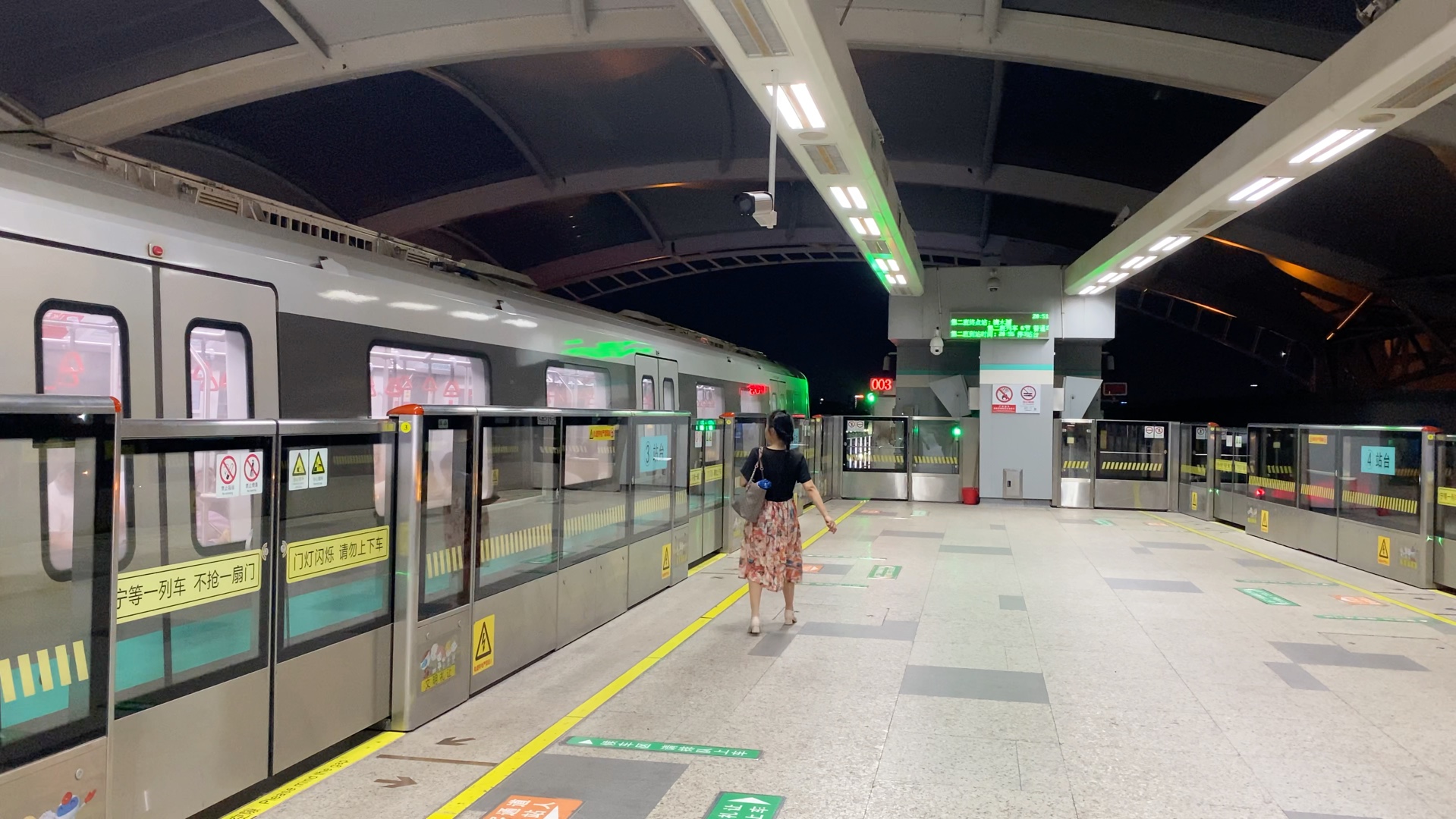 【上海地铁】16号线16a02型列车龙阳路站出站