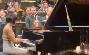 Скачать видео: 【王羽佳·钢琴上的健身达人】Yuja Wang bis 1 orchestre de paris