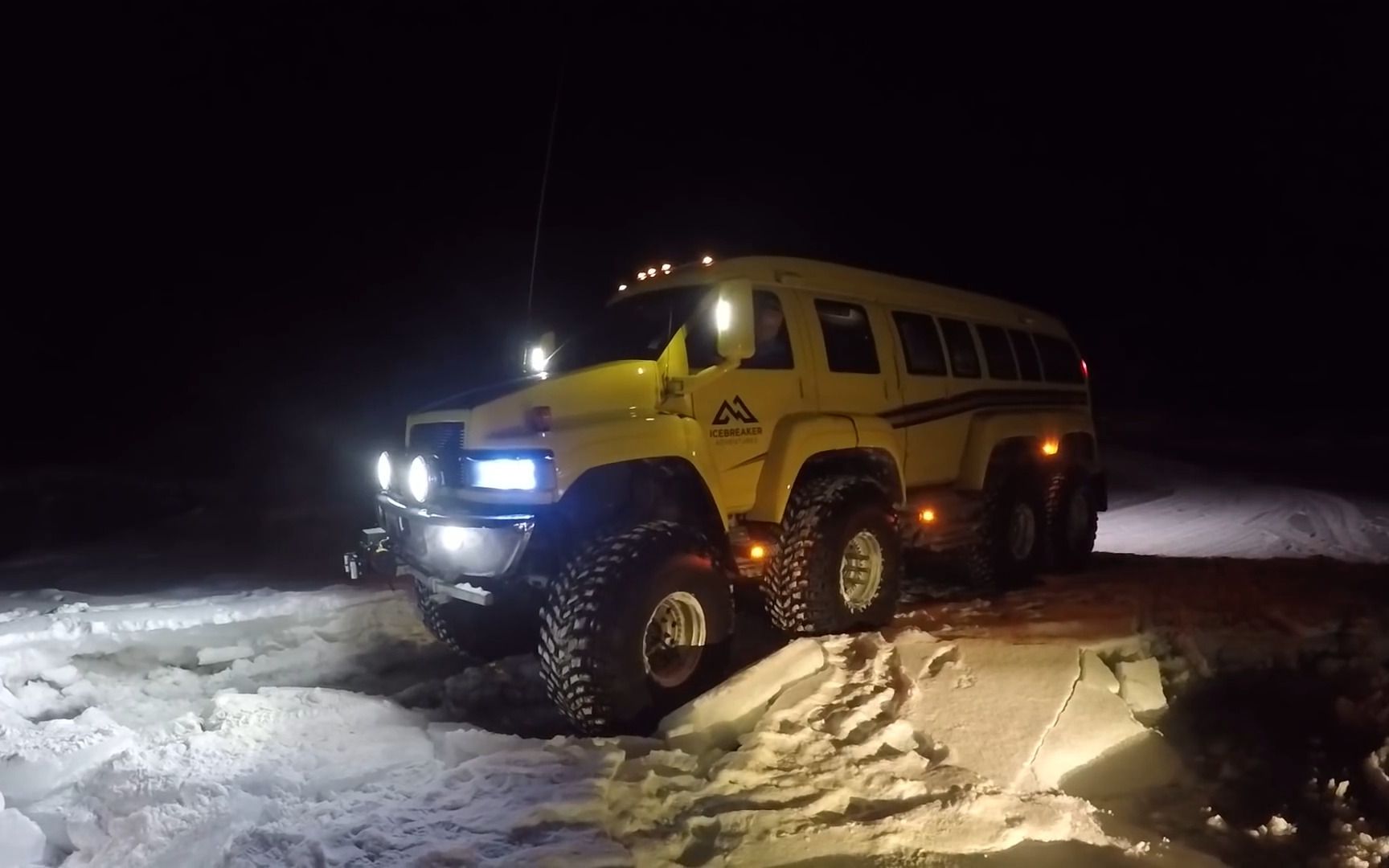 【载具参考】- 雪佛兰8x8越野车