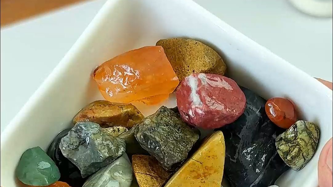 宝石磨石机第一阶段已完成，主播意外解锁不得了的宝石！