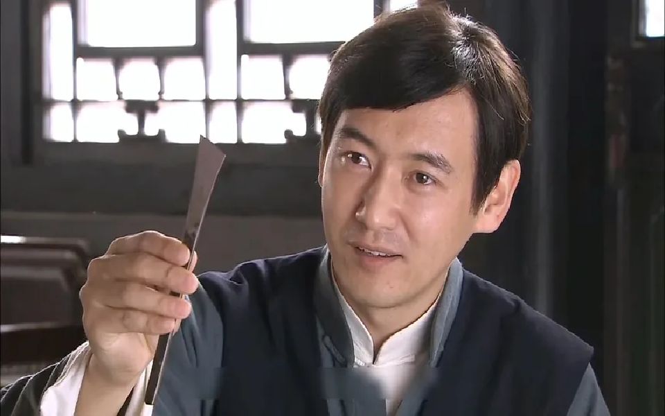 修脚工给鬼子修脚,使出绝技断魂刀,等他走后鬼子的腿瞬间烂了