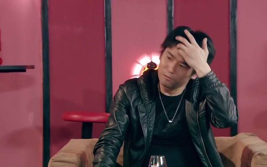 爱情公寓小龙的主业竟是看管更衣室还获得最佳员工称号