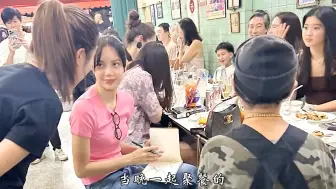 lisa昨晚在曼谷被偶遇与三星小公主以及正大集团总裁夫人还有一众亲友聚餐，莎莎真的好阳光好亲切啊