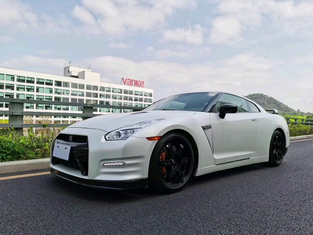 马力再大的gtr也抵不过女朋友的一句破尼桑