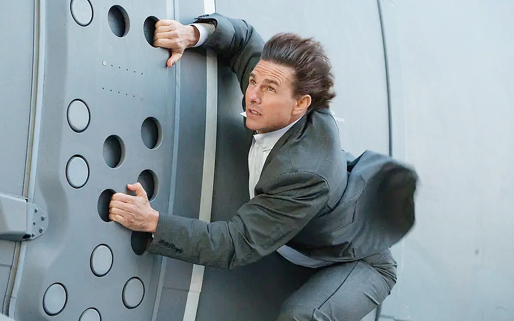 碟中谍系列有多牛阿汤哥在1500米高空徒手扒飞机真人实拍