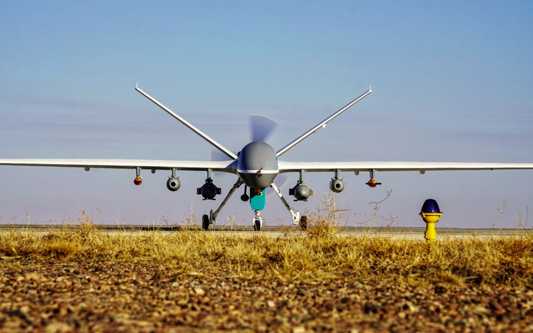 军用无人机变降雨龙王我国全球首款大型人工影响天气无人机首飞