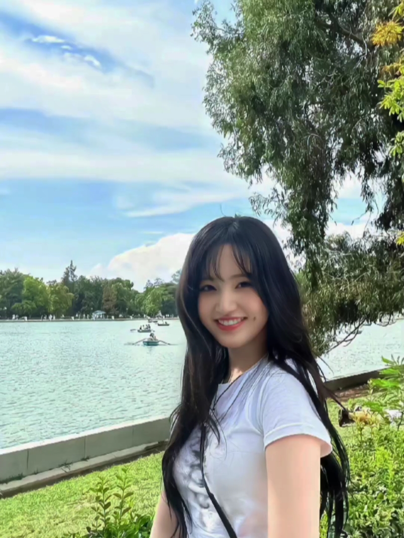 电梯限载13人,电梯里12个人,我进去后就超重了,他们都认为是我太重了