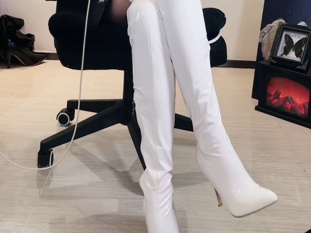 上官白色过膝长靴-2024-08-14