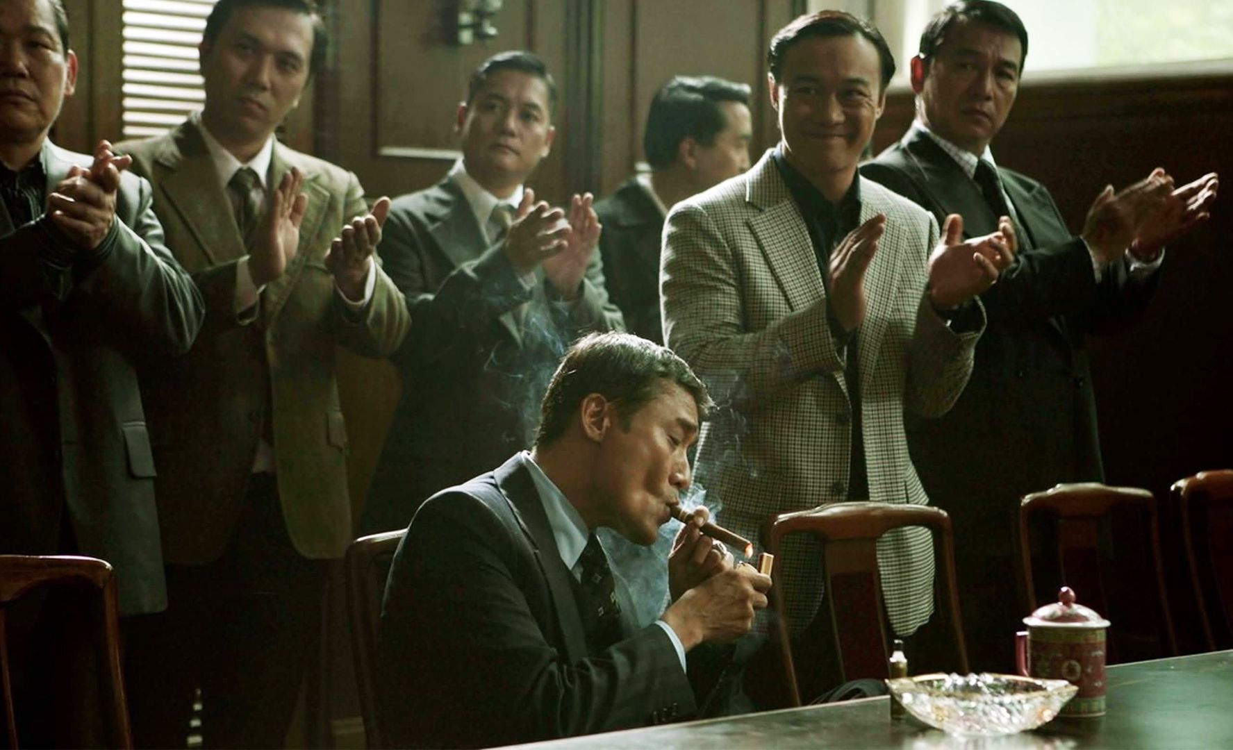 一口气看完《金钱帝国》短短十年间贪污金额高达5000亿港币