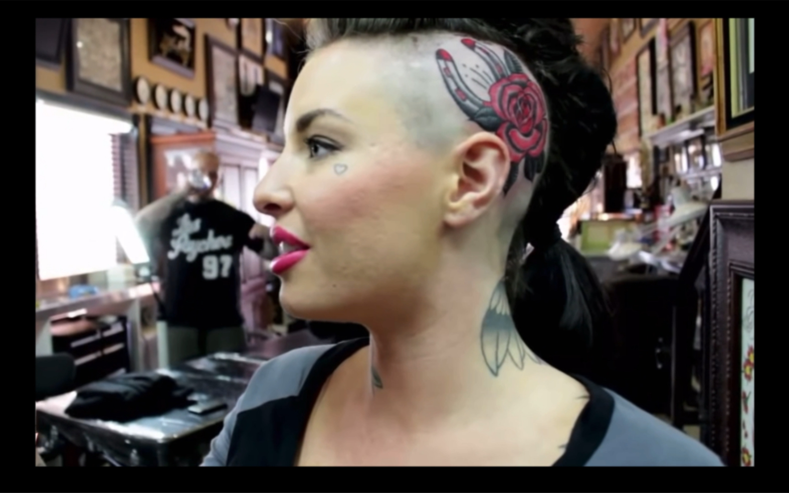 2013年christy mack头部纹身实录剪辑.