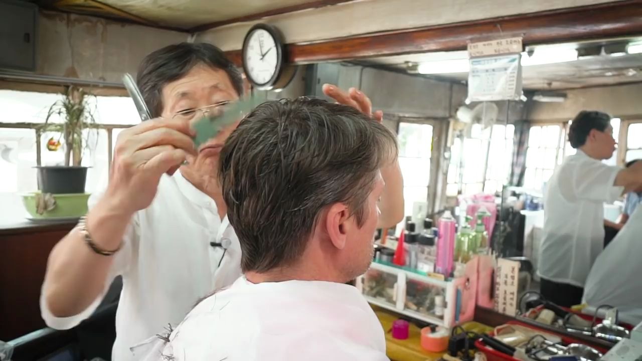 [图]? 首尔最老的理发店里剪发 剃须 Pt.1— Seongu Barber Shop Seoul