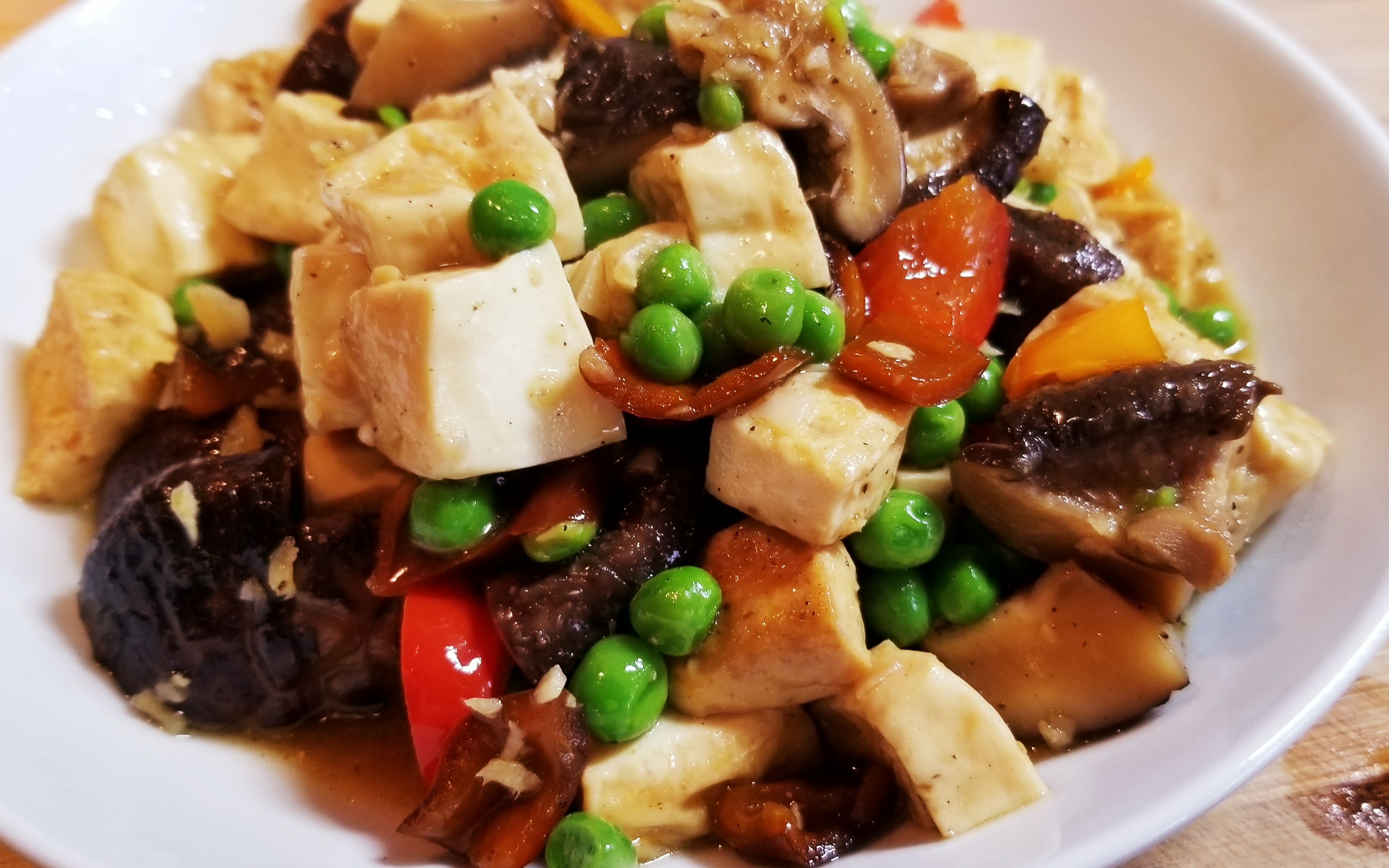 stir fried tofu with dried shiitake mushroom 香菇豆腐