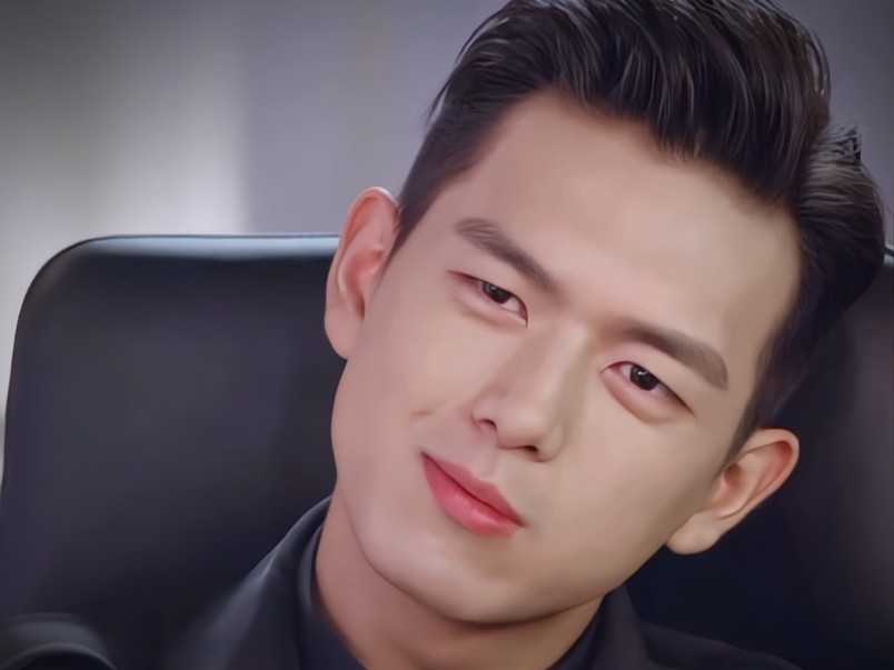 "家人们谁懂啊韩商言这个笑"