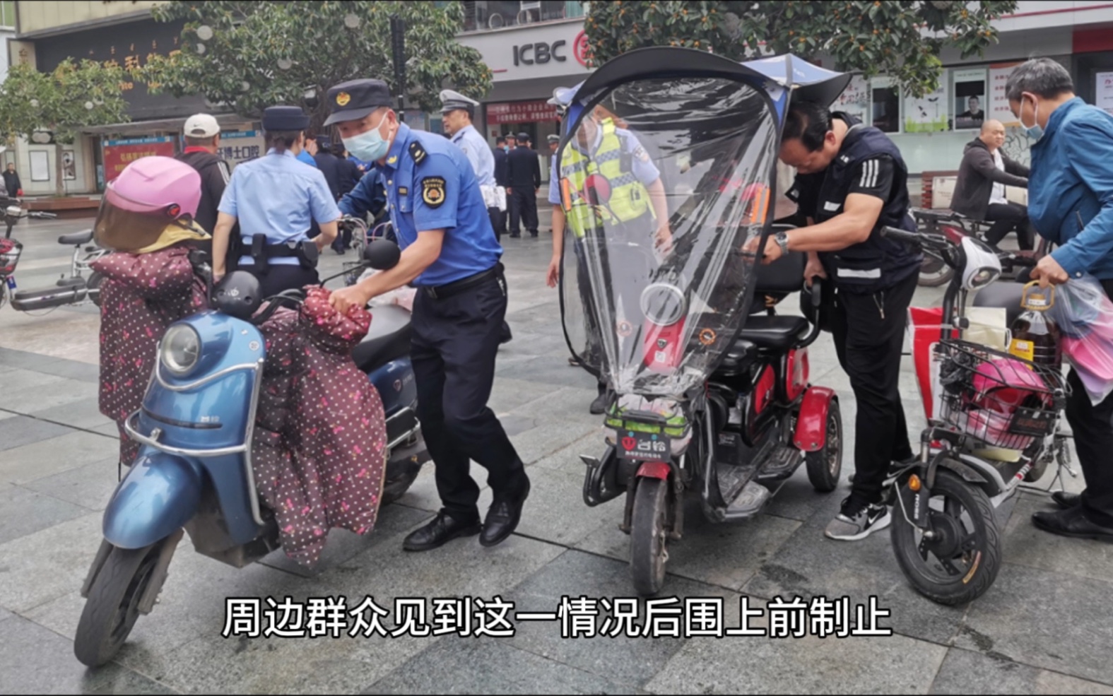 湖南官渡镇城管回应入户扣押群众电动车:当事人未佩戴头盔