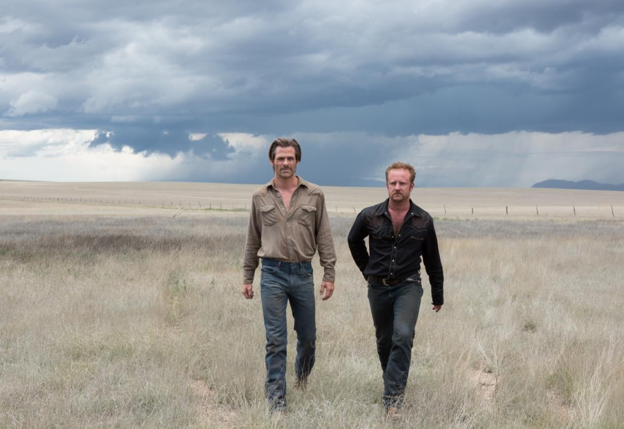 为了救回家族农场的窘境,两兄弟联手谋划一连串刺激的盗窃活动_哔哩