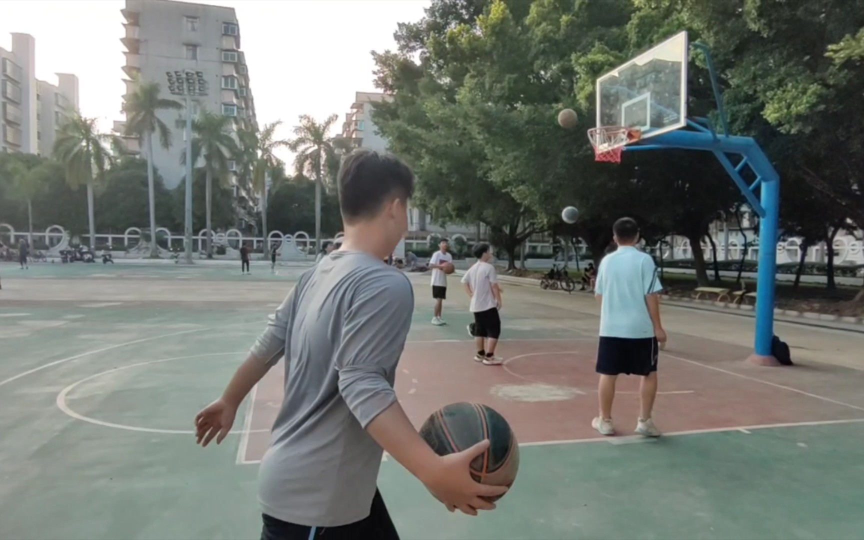 胖子打篮球